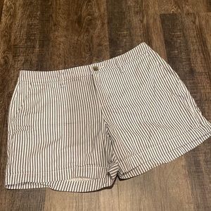 Women’s Everyday Short. Old Navy. Size 8.